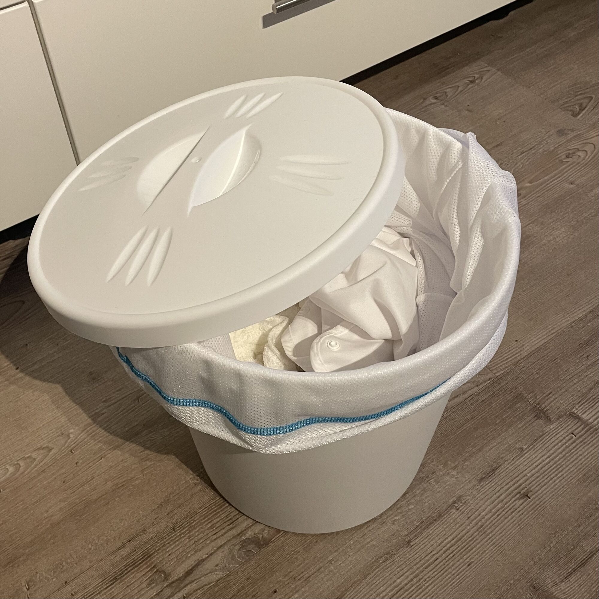 A real photo of Modern Cloth Nappies Diaper Pail (16 liters) by Rob (1)