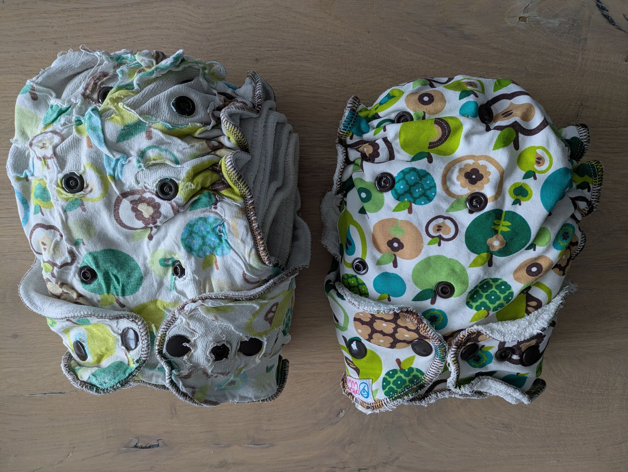 A real photo of Fluffy Organic Maxi/Night Fitted Diaper Apples with Snaps by Sigried Godderis (1)