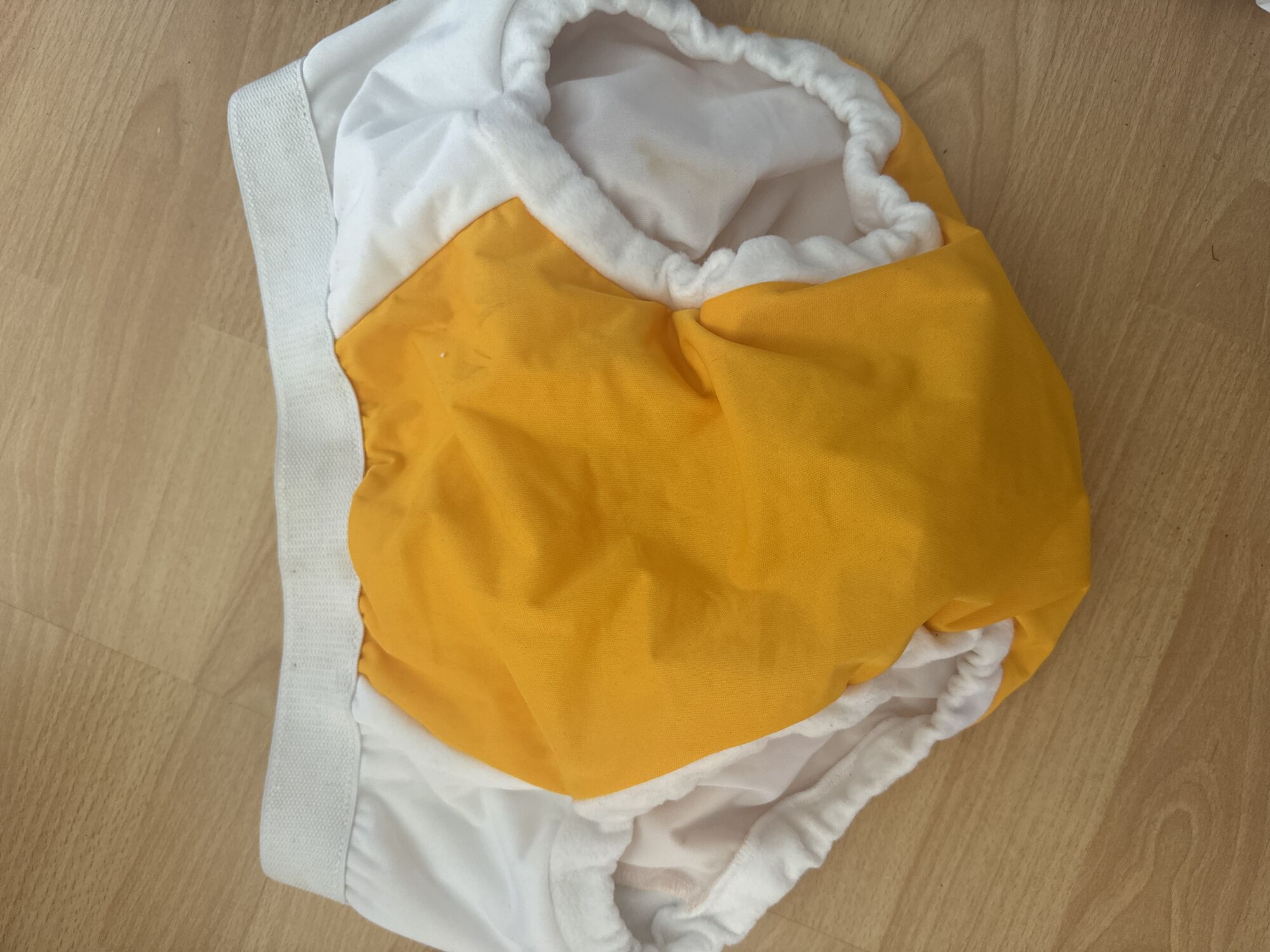 A real photo of Threaded Armor Goldenrod (No Closure) by Manu  (1)